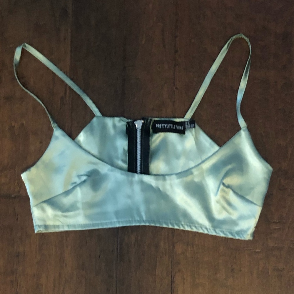 Pretty Little Thing crop top - Picture 4 of 5